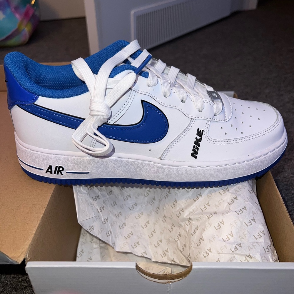 Boys or girls size 7y brand new in the Box